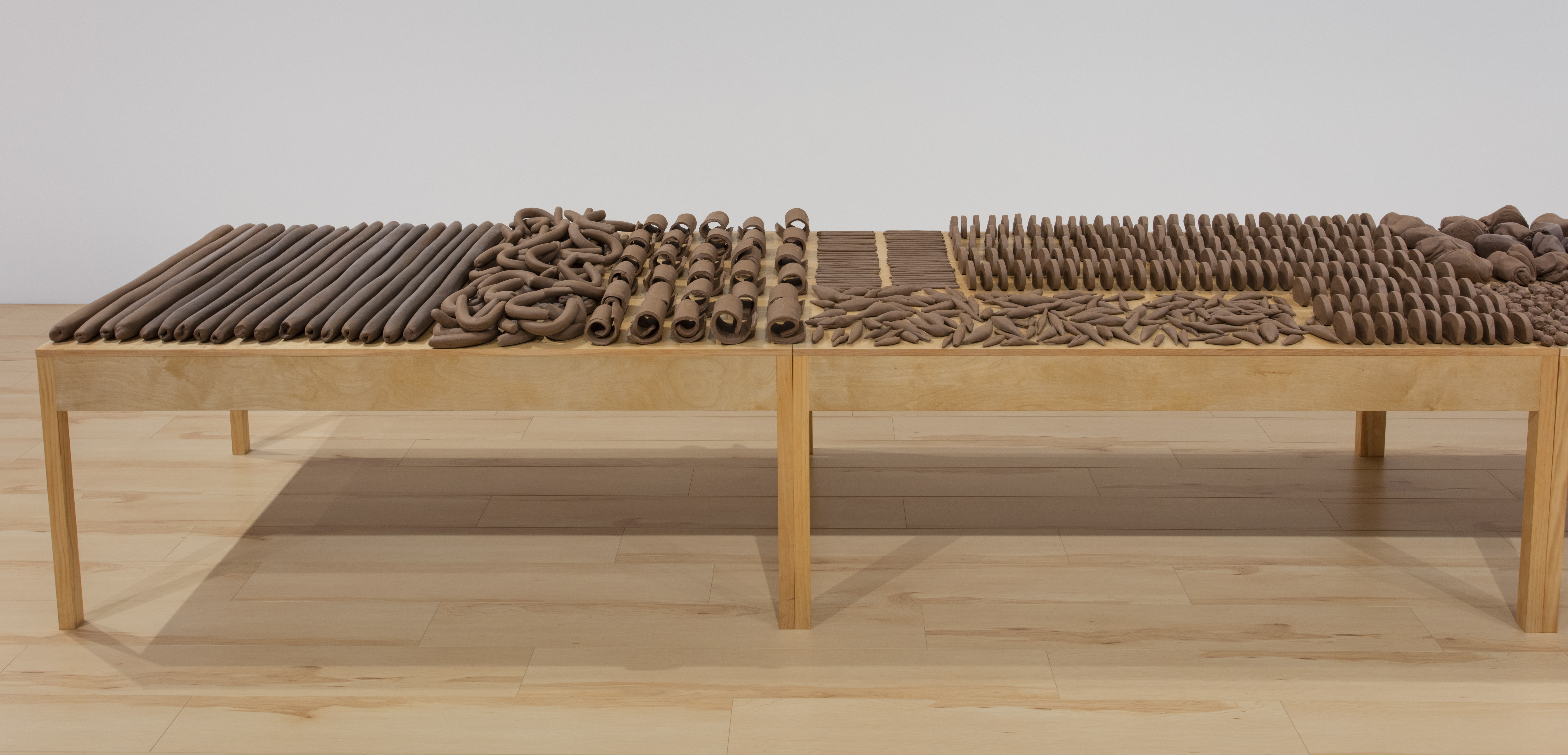 Anna Maria Maiolino, Estão na Mesa (They Are on the Table), from the Terras Modeladas (Modeled Earth) series, 2017, clay and wood table, courtesy of the artist.